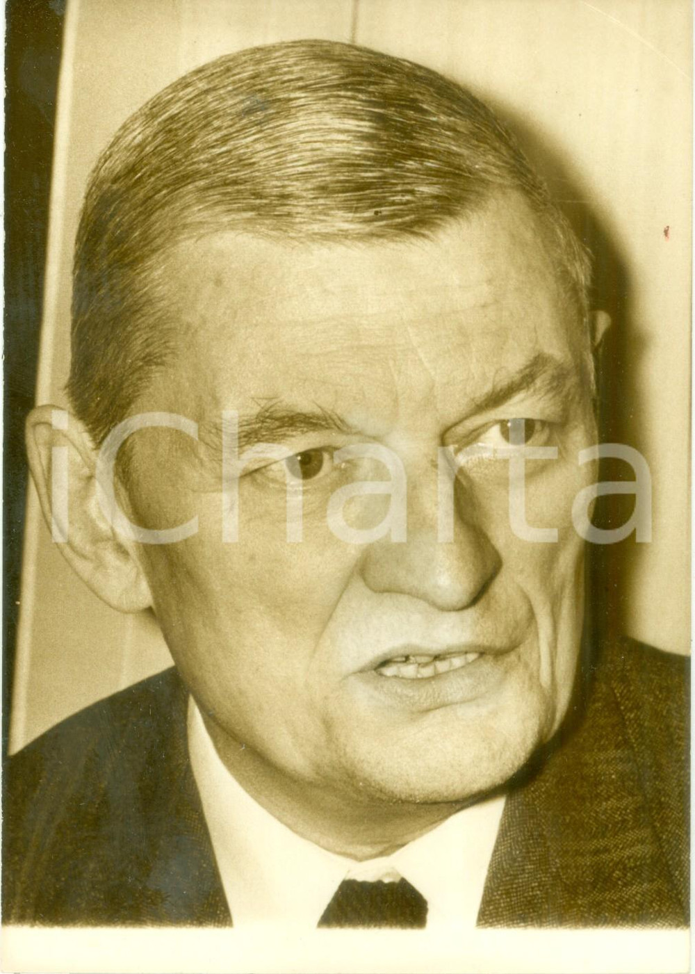 Fotografia d epoca originale 1972 PARIS Il critico jeanJacques GAUTHIER eletto all AcadÃ©mie FranÃ§aise Foto 1
