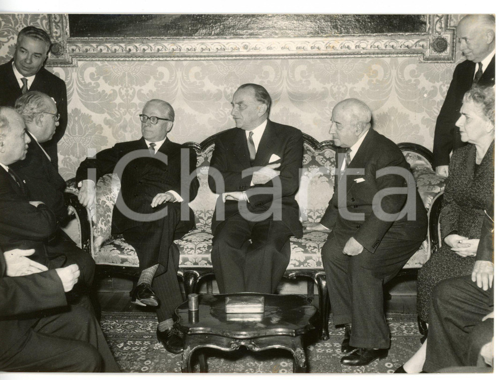 1957 ROMA Giovanni GRONCHI con Cesare MERZAGORA in Senato *Foto 18x13 cm