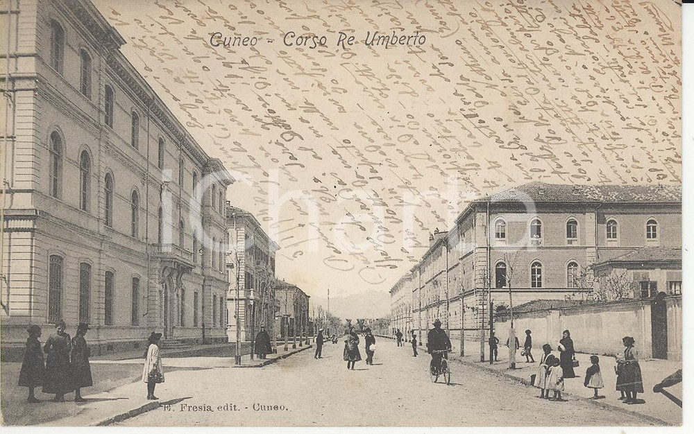 Cartolina originale da collezione 1904 CUNEO Bambini e adulti passeggiano in Corso Re Umberto Cartolina FP VG 1