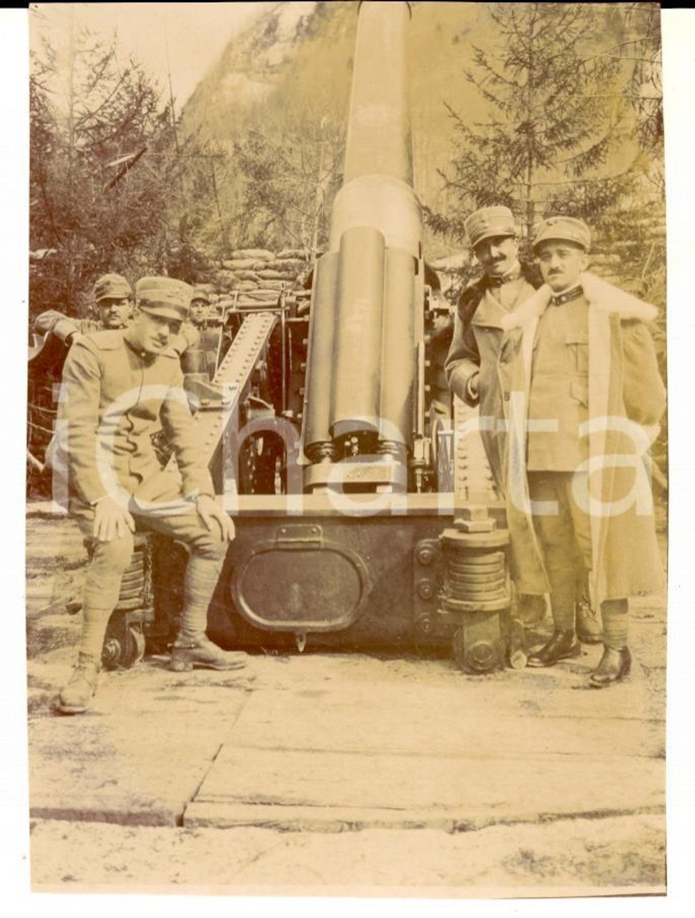 Fotografia d epoca originale 1916 WW1 ZONA DI GUERRA Ufficiali di artiglieria in posa con cannone Foto 8x11 1