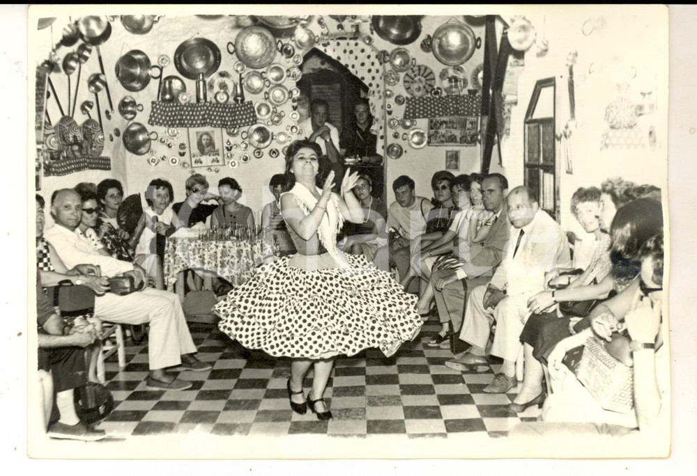 Fotografia d epoca originale 1964 GRANADA ES Turisti italiani con ballerina di flamenco Foto VINTAGE 15x10 1