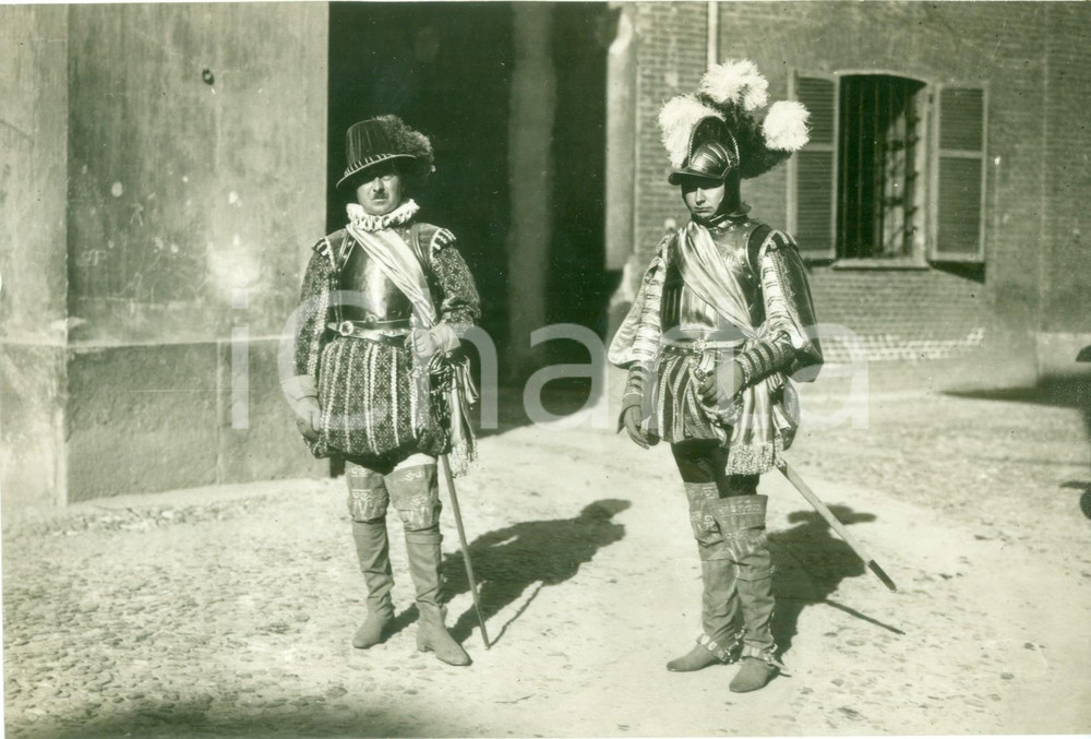 Fotografia d epoca originale 1928 TORINO Gentiluomini in costume al Carosello Storico Militare Fotografia 1