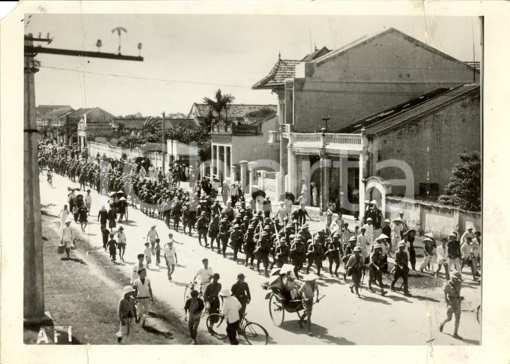 Fotografia d epoca originale 1940 CHINA Truppe dell esercito cinese marciano in un villaggio Foto DANNEGGIATA 1