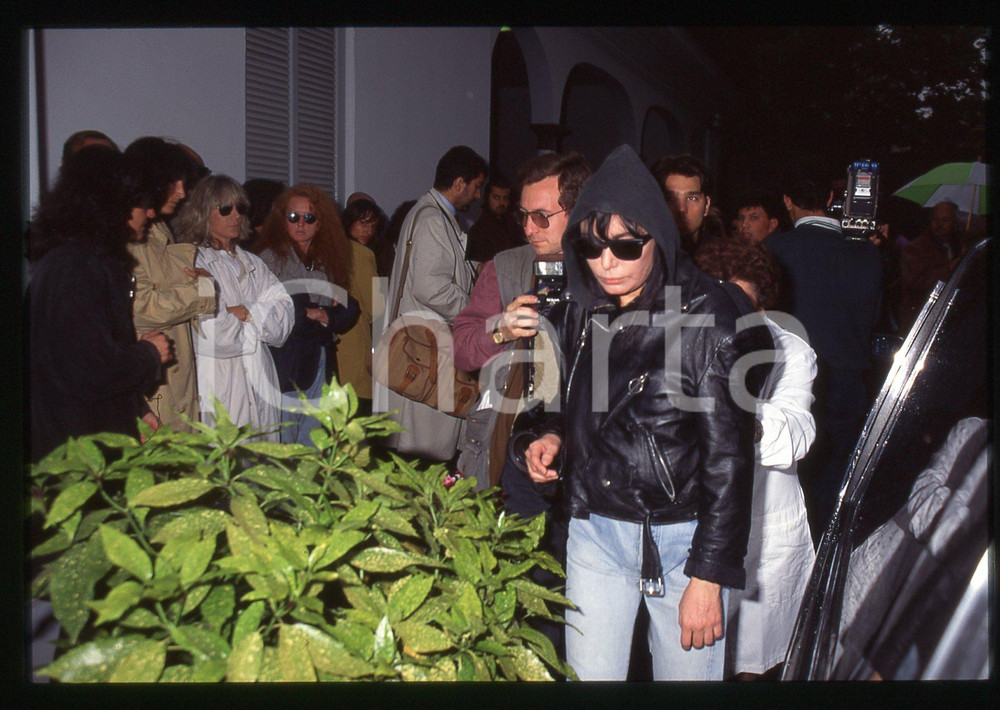 35mm vintage slide* 1995 BUSTO ARSIZIO Funerali di Mia MARTINI Loredana BERTÉ 10