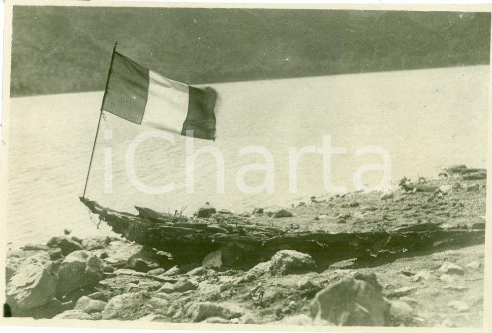 Fotografia d epoca originale 1940 NEMI RO Prua nave imperiale affiora dal lago Fotografia 1