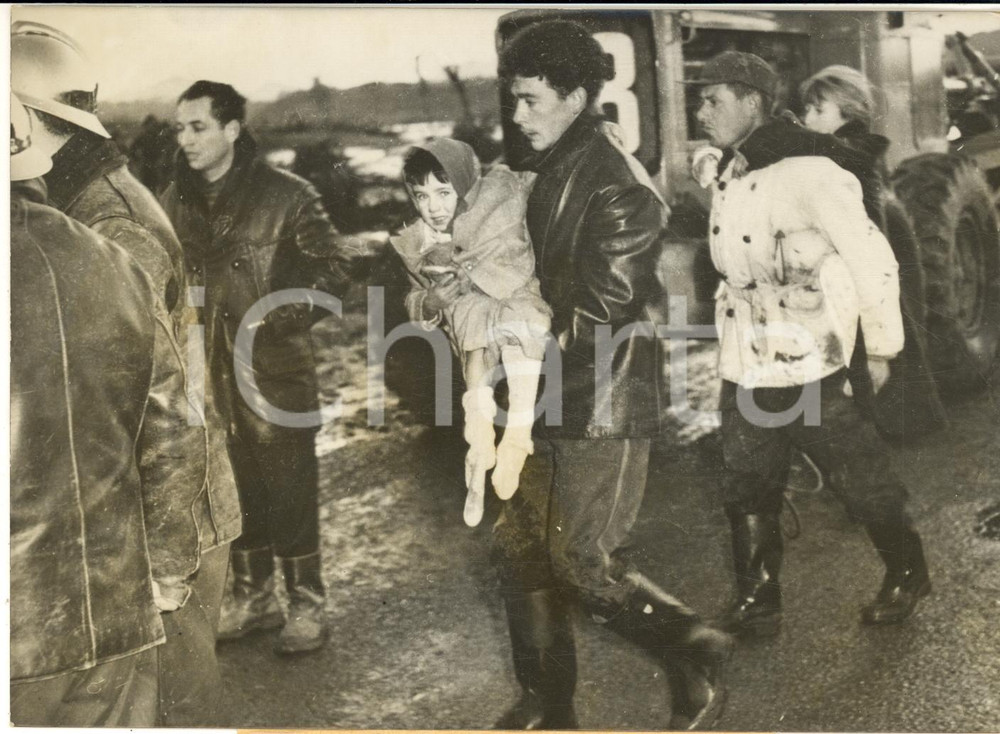1959 Barrage de MALPASSET  - Enfants sauvés après la catastrophe *Photo 18x13 cm