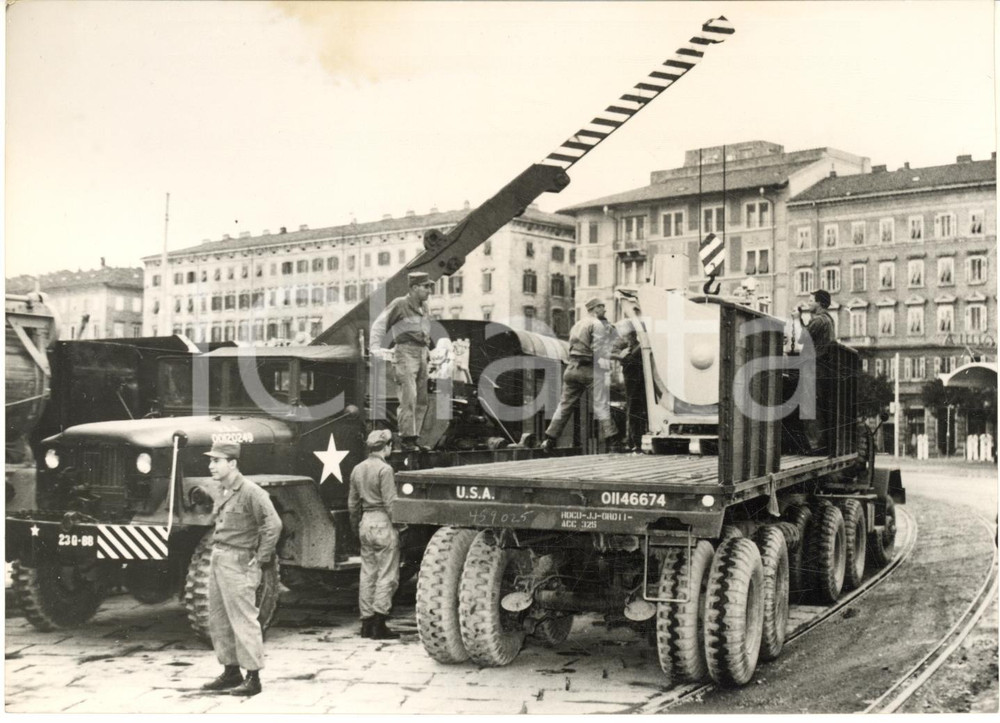 1954 TRIESTE Americani in partenza caricano il materiale sui vagoni ferroviari