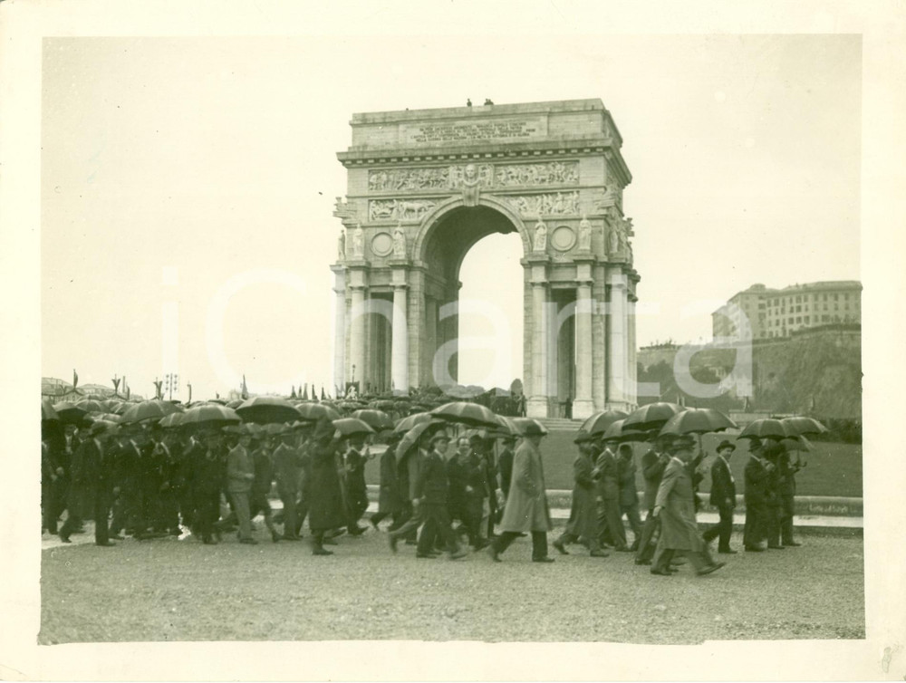 Fotografia d epoca originale 1931 GENOVA Sfilata di popolo per inaugurazione ARCO DELLA VITTORIA Foto 1