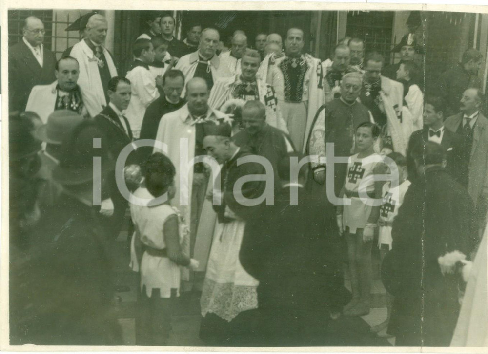Fotografia d epoca originale 1933 MILANO Card. SCHUSTER con Cavalieri di MALTA SMOM Foto DANNEGGIATA 1
