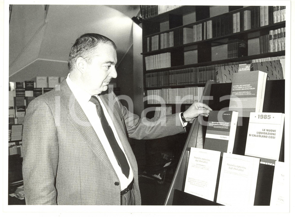 1985 MILANO Casa editrice IPSOA - Ritratto del direttore Pietro ANGELI (2) Foto