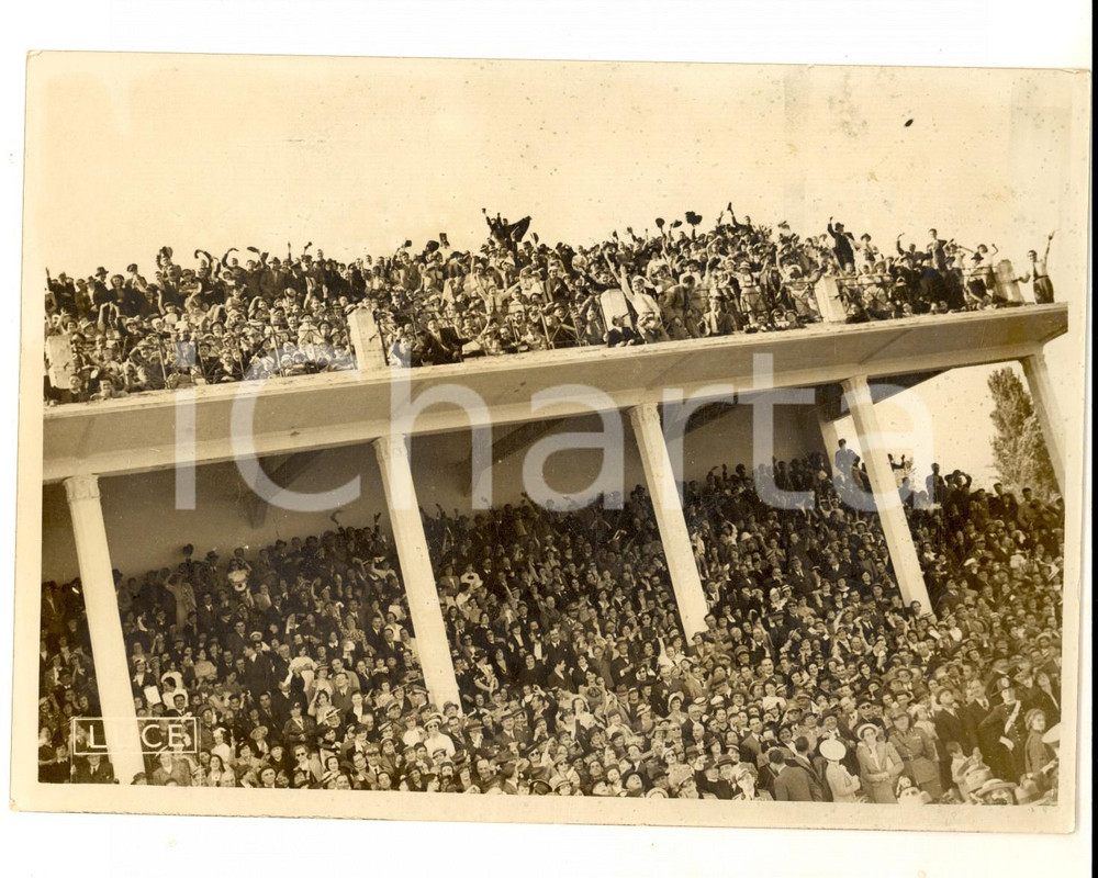 Fotografia d epoca originale 1940 ca ROMA ? Folla festante sugli spalti Fotografia ISTITUTO LUCE 18x13 cm 1