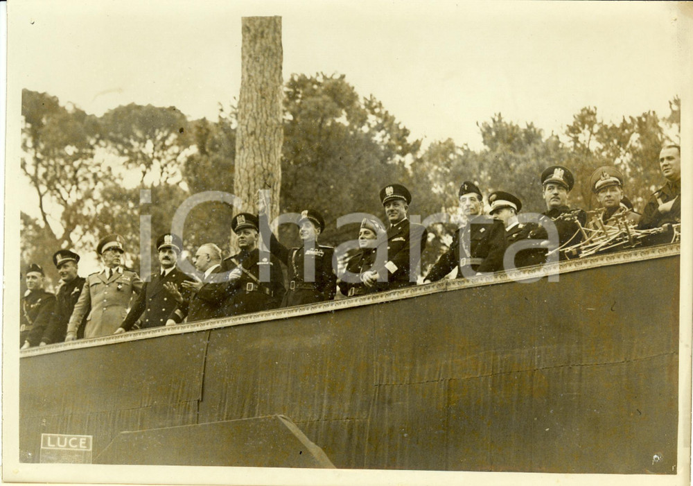 Fotografia d epoca originale 1939 ROMA Festa dell UVA  Achille STARACE assiste alla sfilata dei carri Foto 1