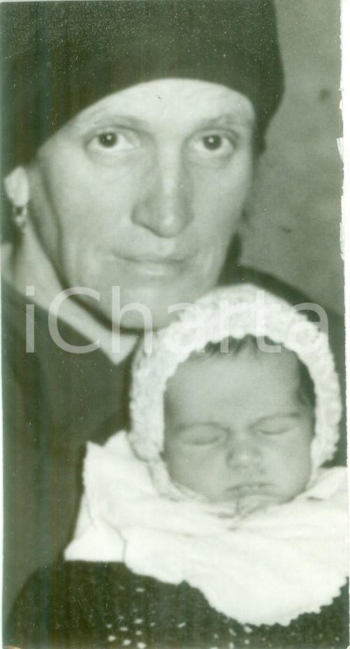 Fotografia d epoca originale 1935 ca MILANO PROPAGANDA MaternitÃ  Madre con il neonato Fotografia cm 6 x 11 1