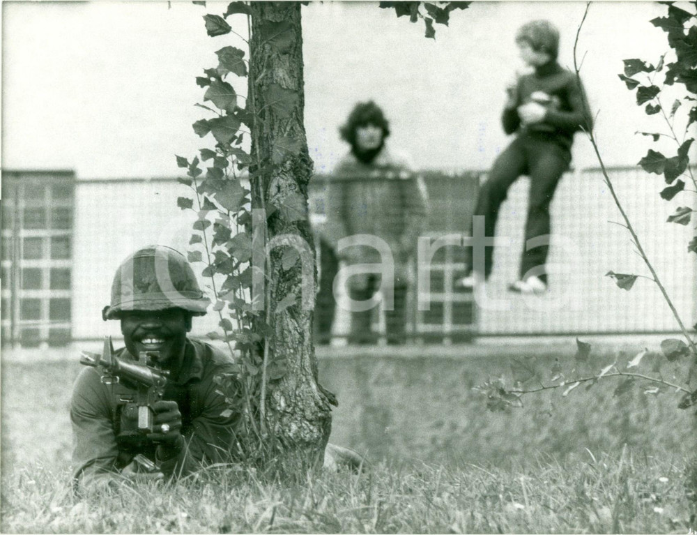 Fotografia d epoca originale 1982 BONN DE Soldato nero dell esercito USA durante una manovra Fotografia 1