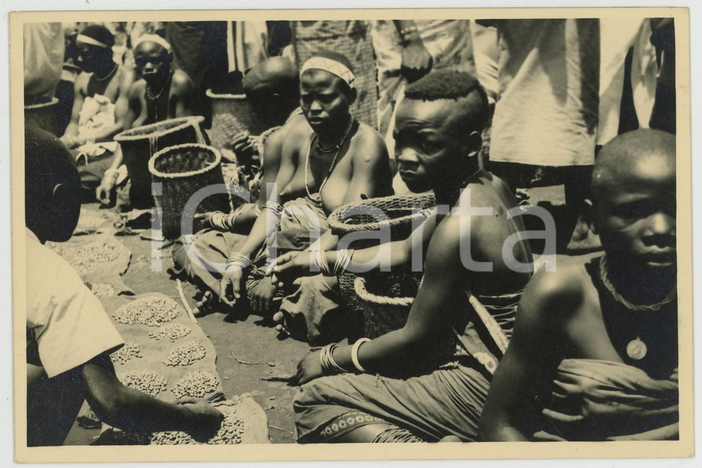 1950 ca AFRICA Market day ETHNIC NUDE - RPPC Postcard FG NV  Cartolina postale d'epoca, non viaggiata.CONDIZIONI: goodFORMATO: FG    originale e autentica 1