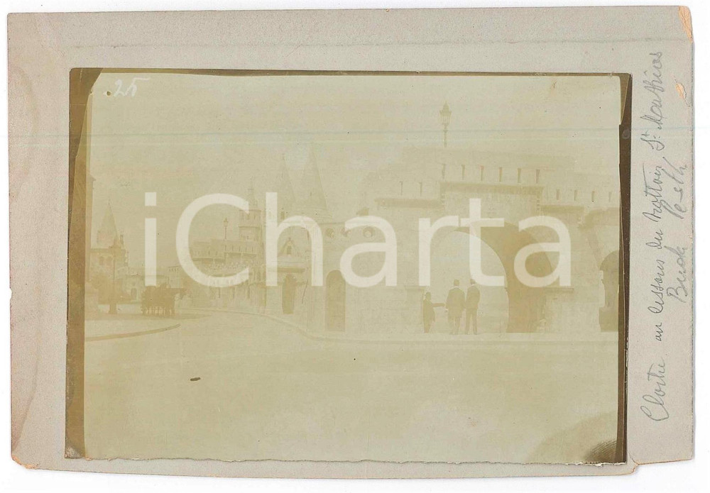 1900 ca BUDAPEST Cloister near Matthias Church - View DANUBE *2 Photos 16x11  Coppia di fotografie d'epoca, montate sui due lati di un cartoncino rigido, con didascalia manoscritta. FAIR/discreto danni marginali al cartoncino; immagini parzialmente sbiadite Formato: 16x11 cm originale e autentica 1