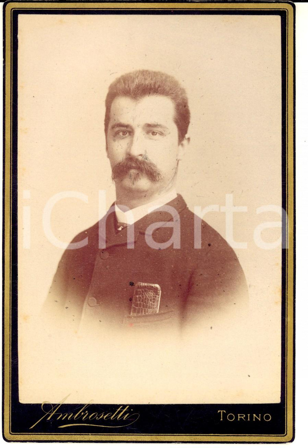 Fotografia d epoca originale 1890 ca TORINO Ritratto maschile con portaoggetti in pelle Foto AMBROSETTI 1