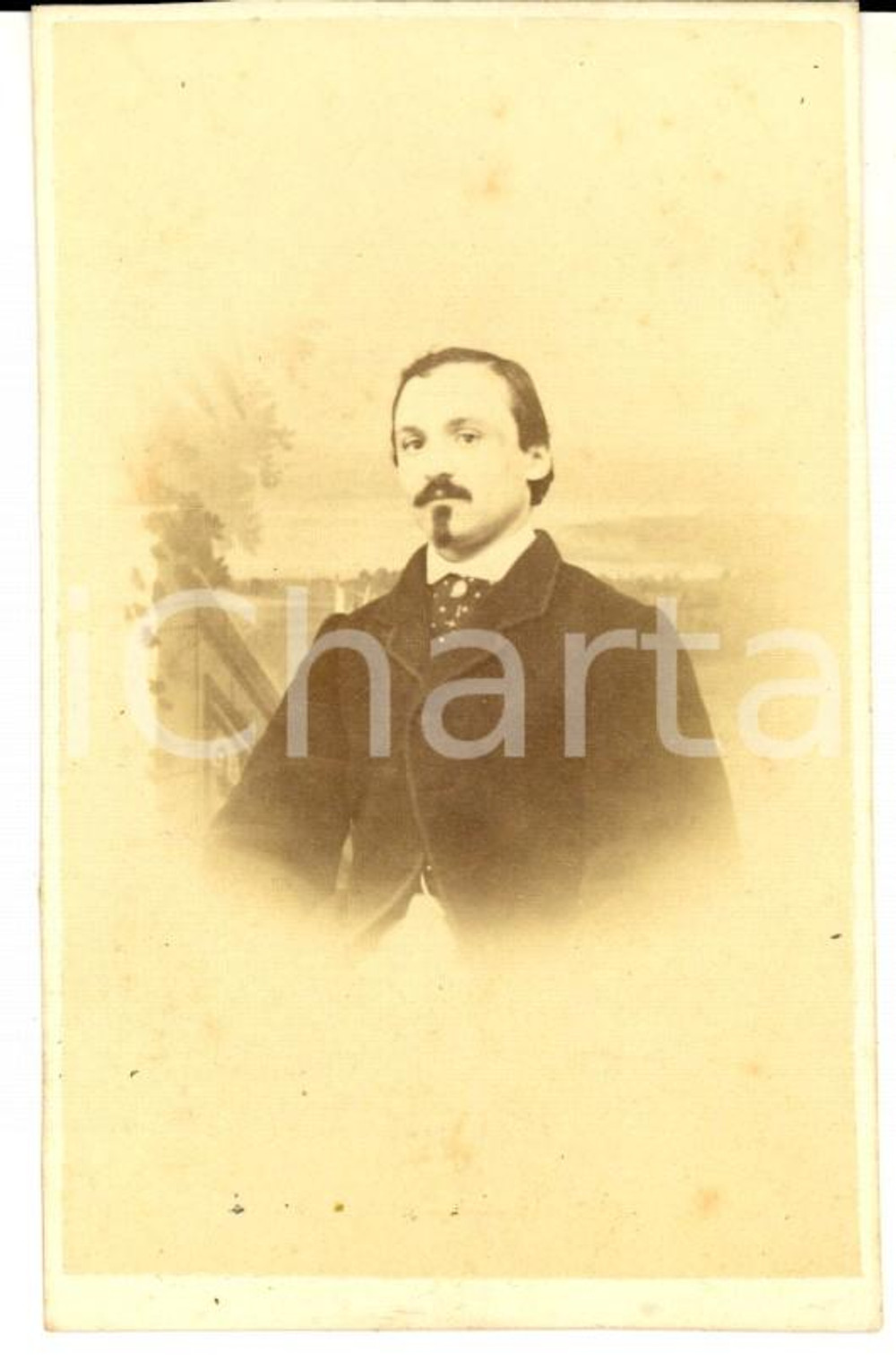 Fotografia d epoca originale 1870 ca ATENE Ritratto maschile con foulard a pois Foto MORAITES CDV 1