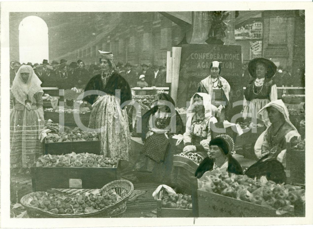 Fotografia d epoca originale 1933 MILANO Culle in premio in GALLERIA per Giornata Madre e Fanciullo FOTO 1