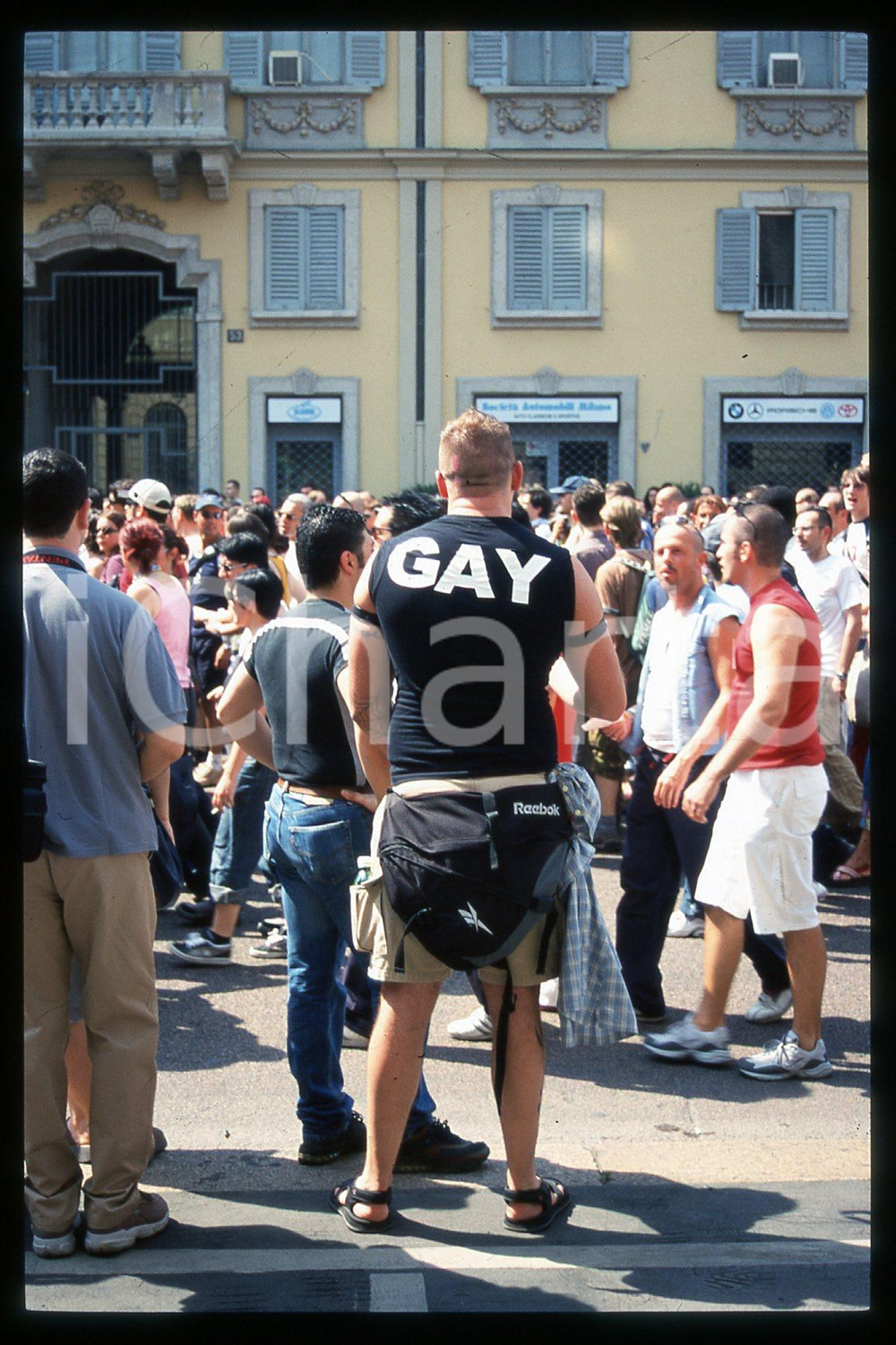 35mm vintage slide* 2001 MILANO - GAY PRIDE Immagini del corteo (16)