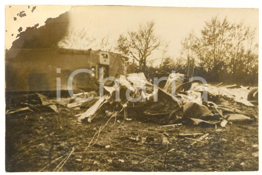 Fotografia d epoca originale 1915 ca WW1 CAMP D AVORD Incidente aereo  Rottami con 5 aviatori DANNEGGIATA 1