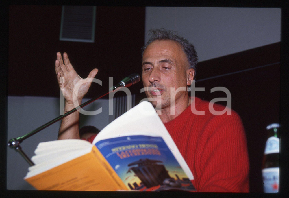 Fotografia d epoca originale 35mm vintage slide 1992 ITALIA  FELTRINELLI Stefano BENNI  Lettura libro 11 1