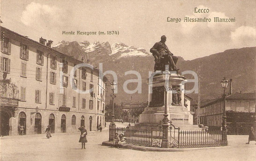 Cartolina originale da collezione 1925 ca LECCO Largo ALESSANDRO MANZONI e Monte RESEGONE Cartolina ANIMATA FP NV 1