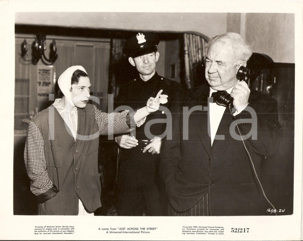 Fotografia d epoca originale 1952 JUST ACROSS THE STREET Cecil KELLAWAY al telefono Foto di scena 1