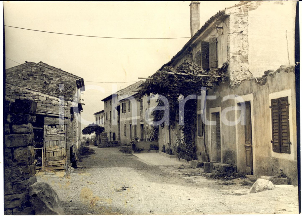 1954 PLAVIA Paese deserto dopo passaggio alla Jugoslavia *Foto DANNEGGIATA