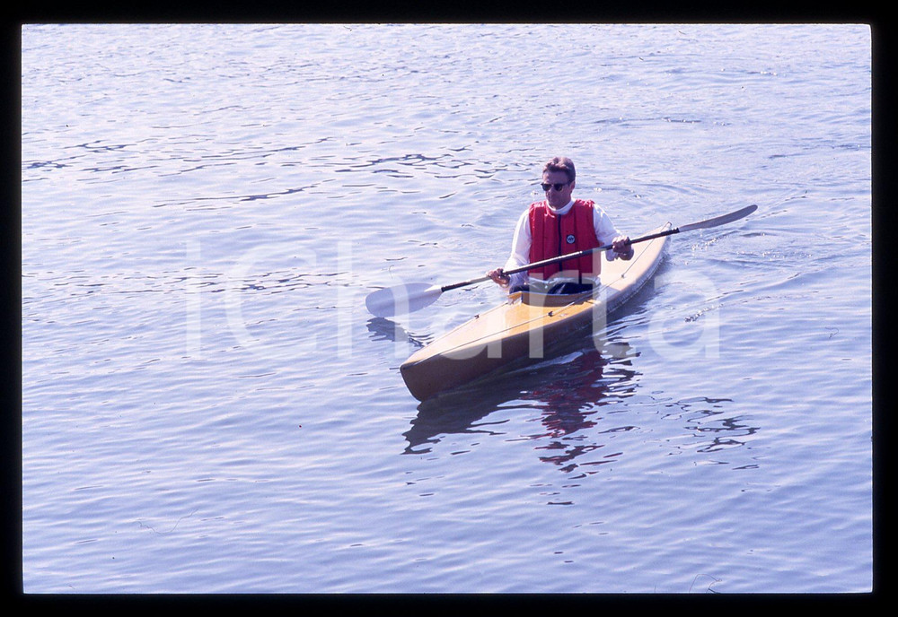 35mm vintage slide* 1990 ca SVEZIA COSTUME - Bjorn BORG sulla canoa - Ritratto