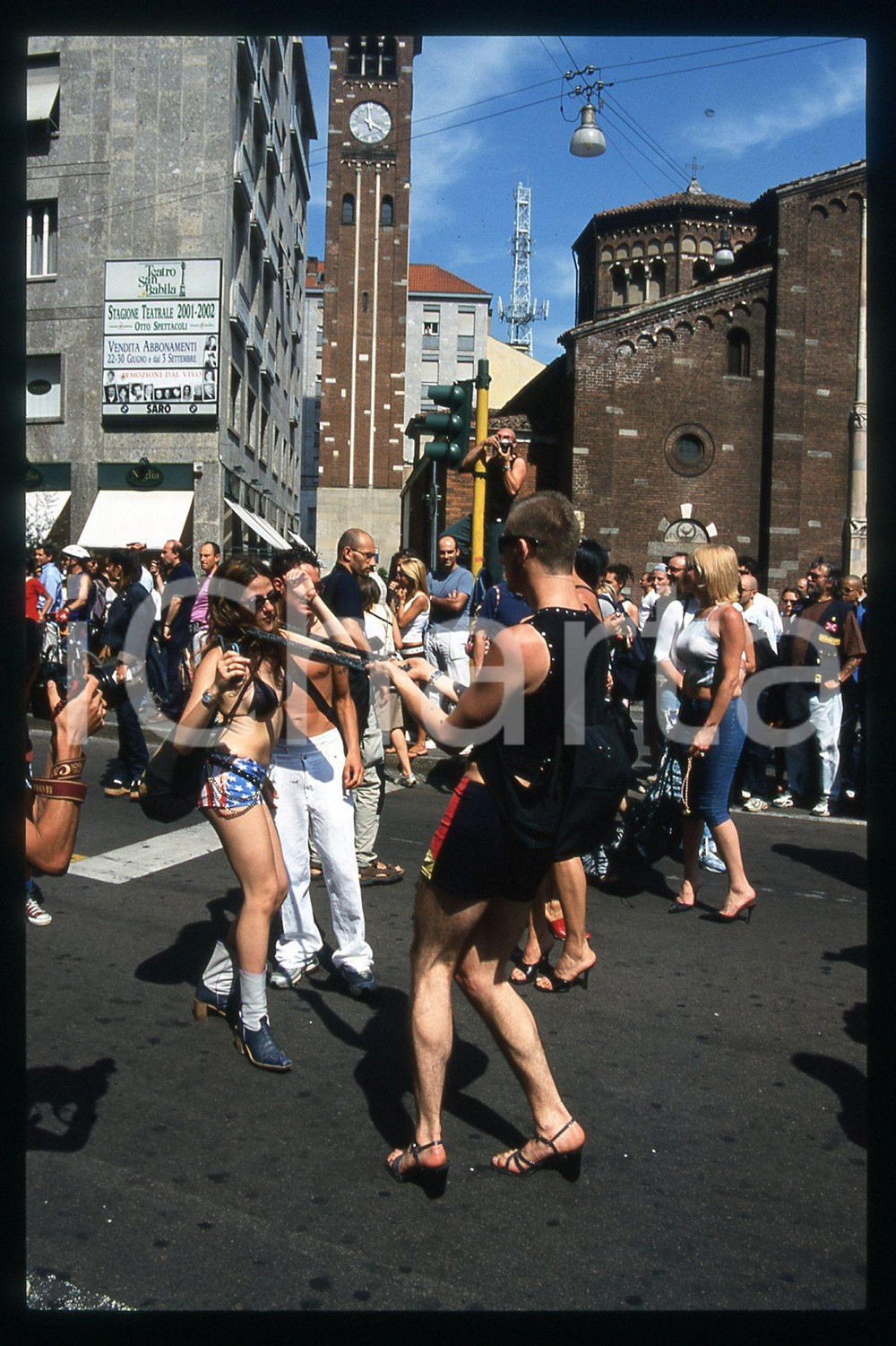 35mm vintage slide* 2001 MILANO - GAY PRIDE Immagini del corteo (17)