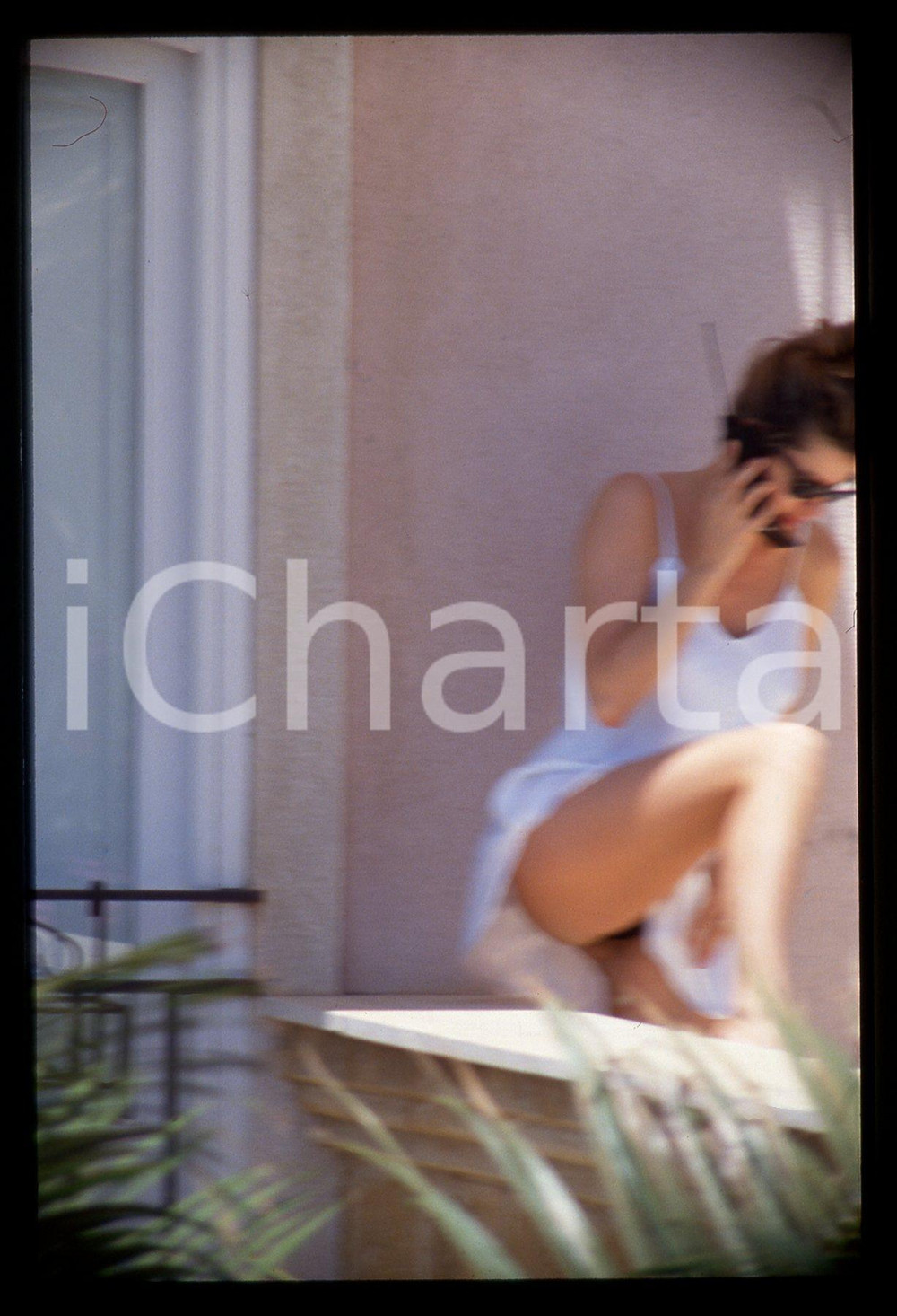35mm vintage slide* 1995 ca COSTUME - Alba PARIETTI paparazzata sul balcone