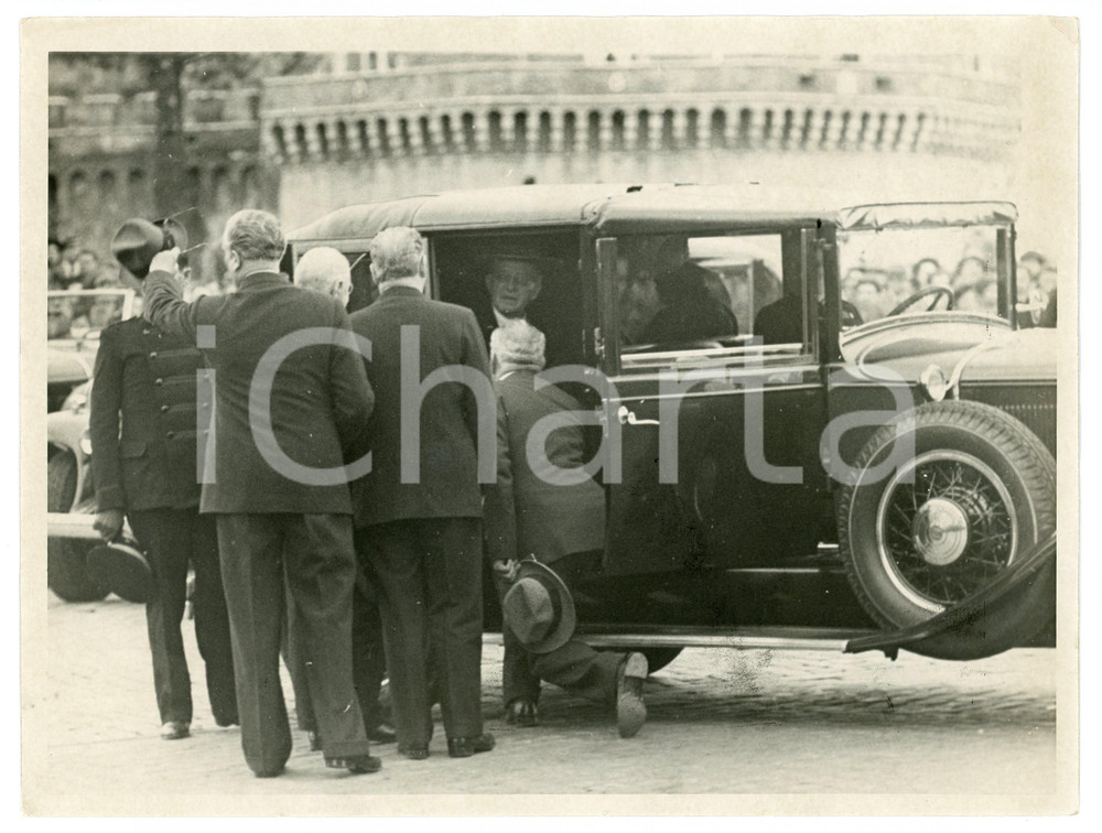 Fotografia d epoca originale 1937 ROMA Papa PIO XI durante uscita ufficiale in automobile Fotografia 1