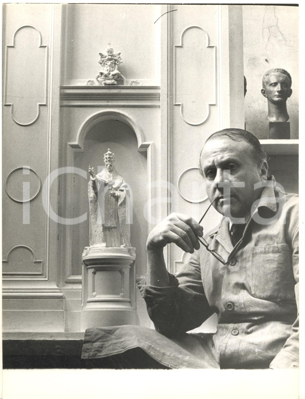 1962 MILANO Scultore Francesco MESSINA con bozzetto statua di Pio XII *Foto