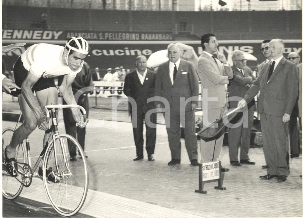 1962 MILANO CICLISMO Mondiali su pista - Sindaco Gino CASSINIS dà il via - Foto