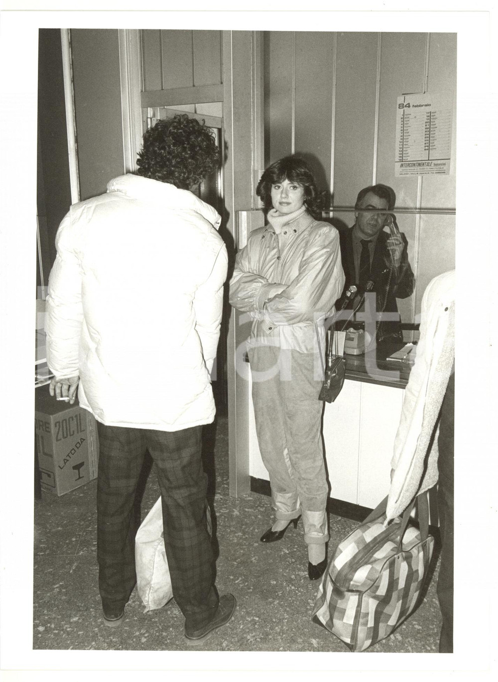 1984 COSTUME Gigliola CINQUETTI in portineria - Foto VINTAGE 18x24 cm