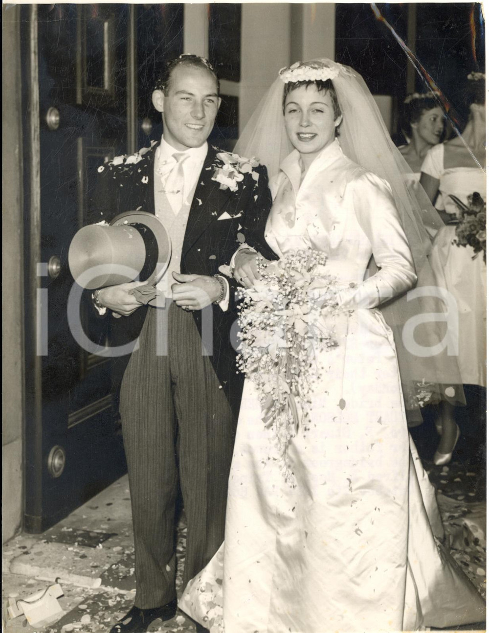 1957 LONDON Racing driver Stirling MOSS weds Katie MOLSON - Photo 15x20 cm