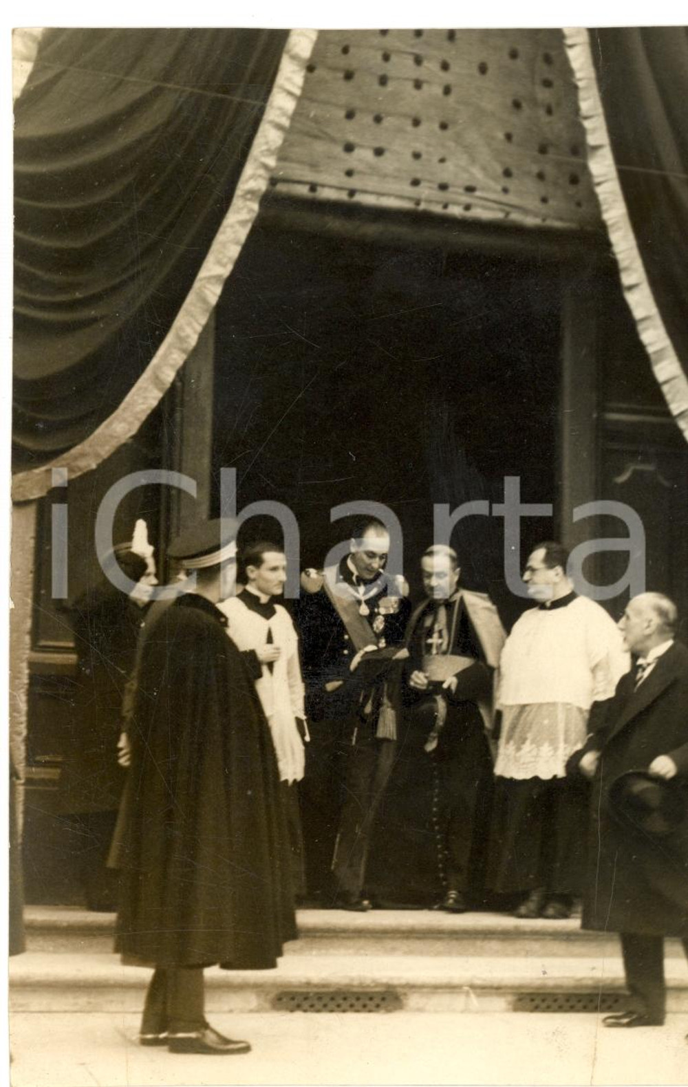 Fotografia d epoca originale 1934 ROMA Duca di SPOLETO ai funerali del card. Pietro GASPARRI Foto LEONI 1