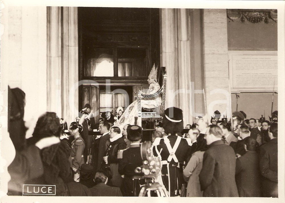 Fotografia d'epoca originale 1939 ROMA Papa PIO XII in corteo presso la PORTA SANTA 1