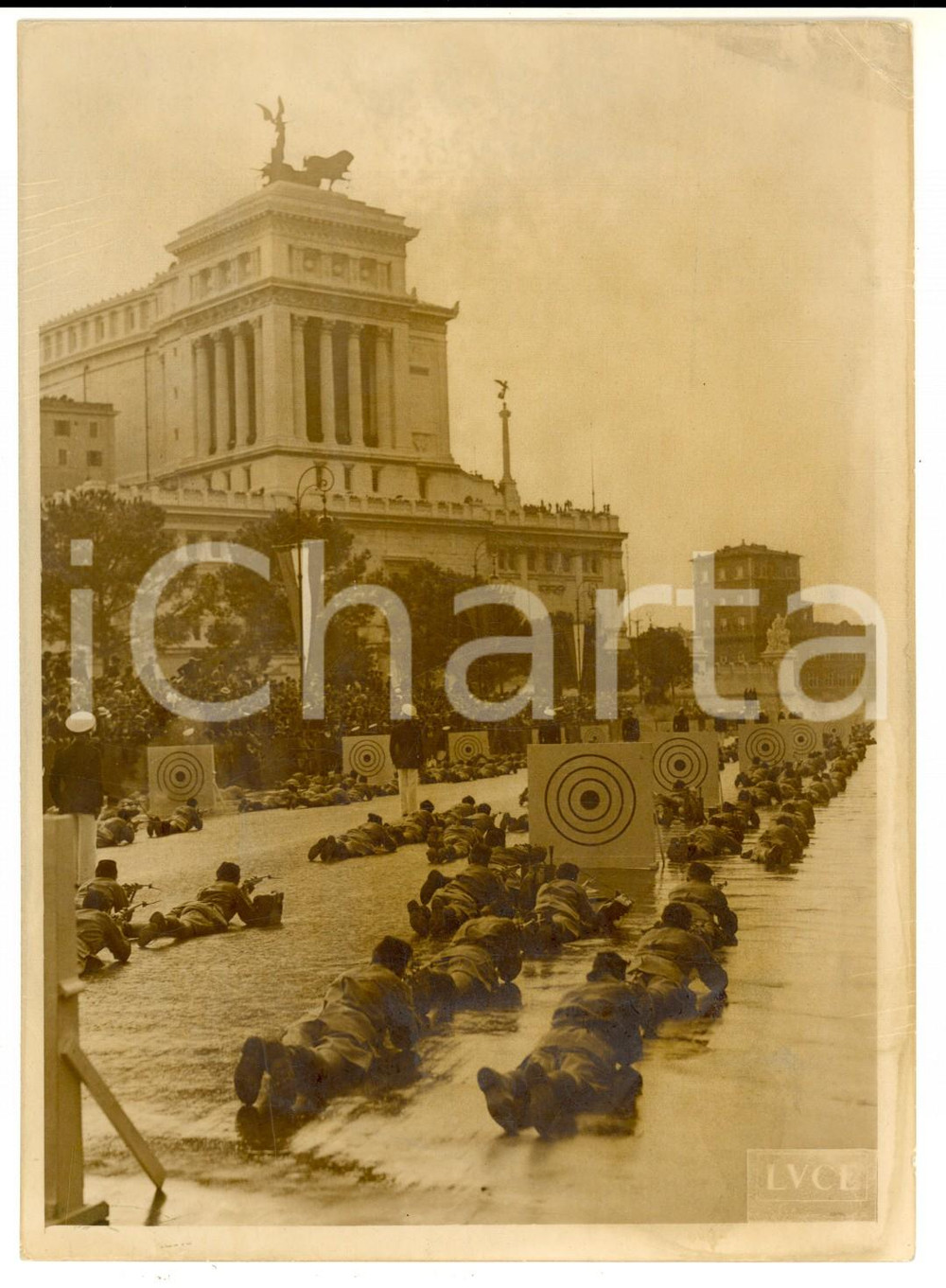 Fotografia d epoca originale 1937 ROMA Avanguardisti CAMPO DUX sfilano verso Altare della Patria DANNEGGIATA 1