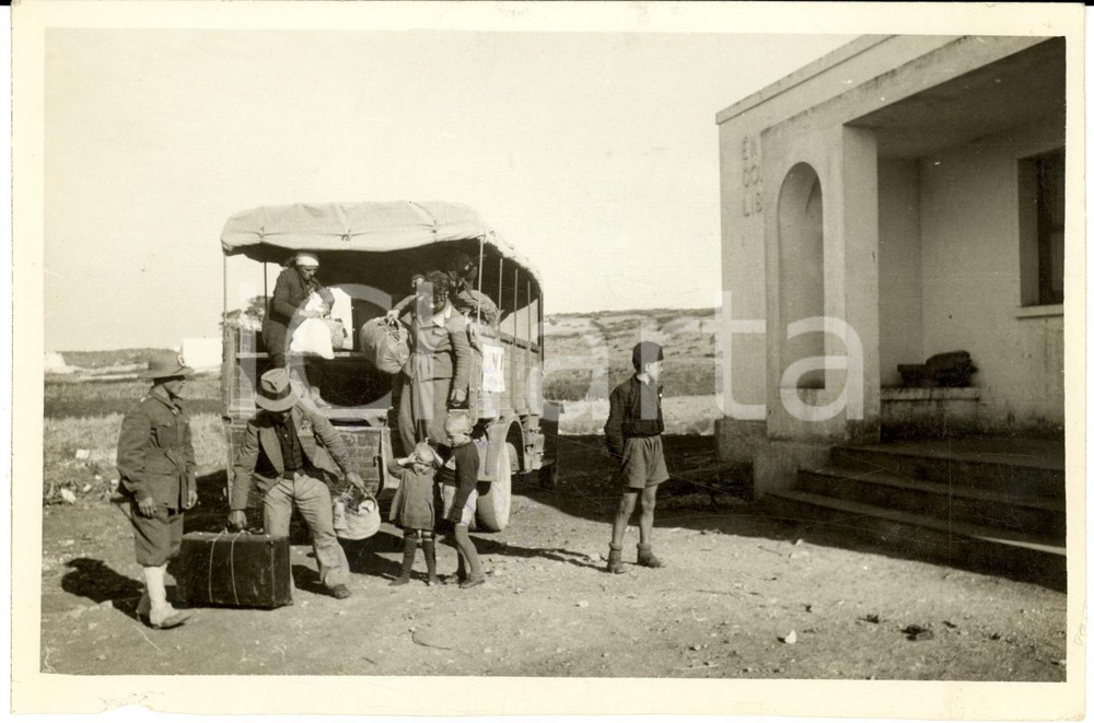 Fotografia d epoca originale 1939 TRIPOLI LIBIA Coloni giungono a nuove case coloniche FOTOGRAFIA 1