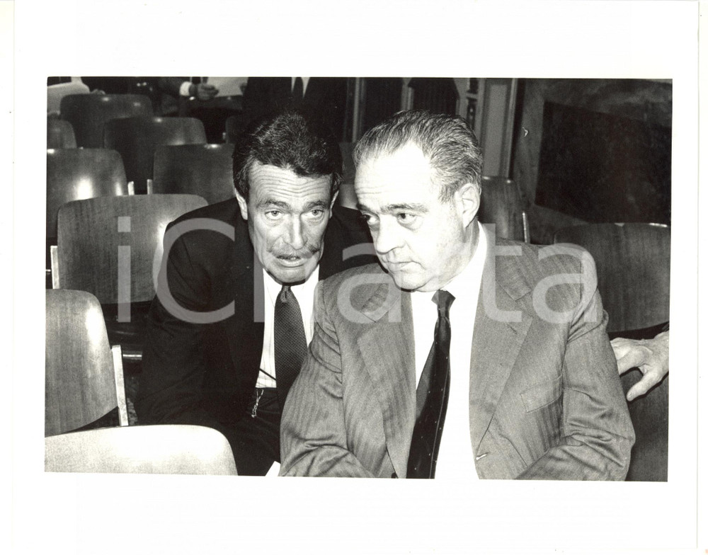 1990 ca MILANO - PRI Giorgio COVI discute con Franco DE ANGELIS *Foto 25x20 cm