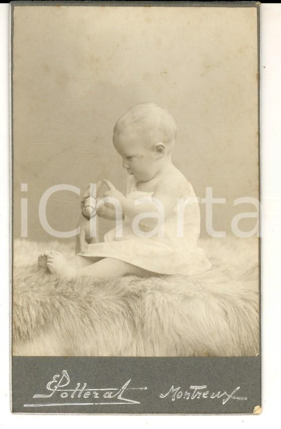 Fotografia d'epoca originale 1910 ca MONTREUX (CH) Bambino gioca con un cavallino di pezza *Foto POTTERAT 1