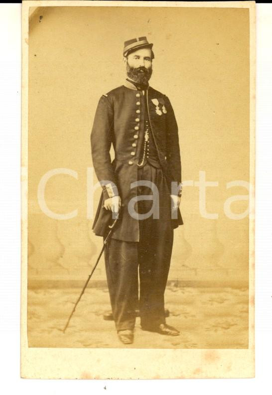 Fotografia d epoca originale 1870 ca PARIS Ritratto di ufficiale con le medaglie Foto EugÃ¨ne CLEMENT CDV 1