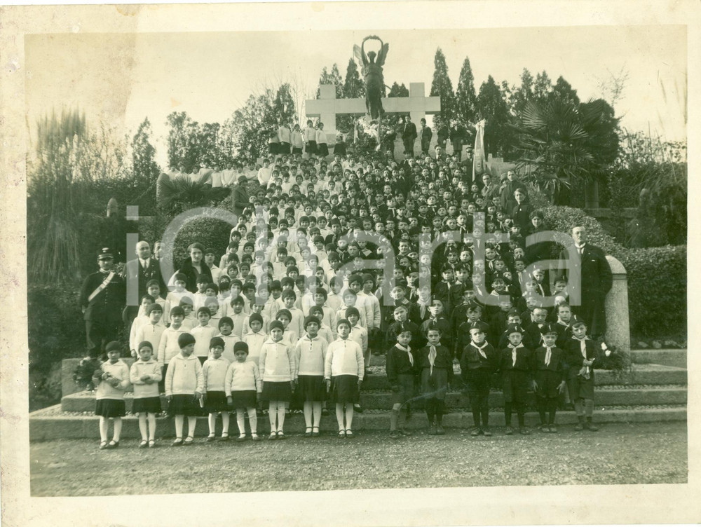Fotografia d epoca originale 1930 ca MEDA MB Alunni scuole elementari a Monumento ai CADUTI Fotografia 1