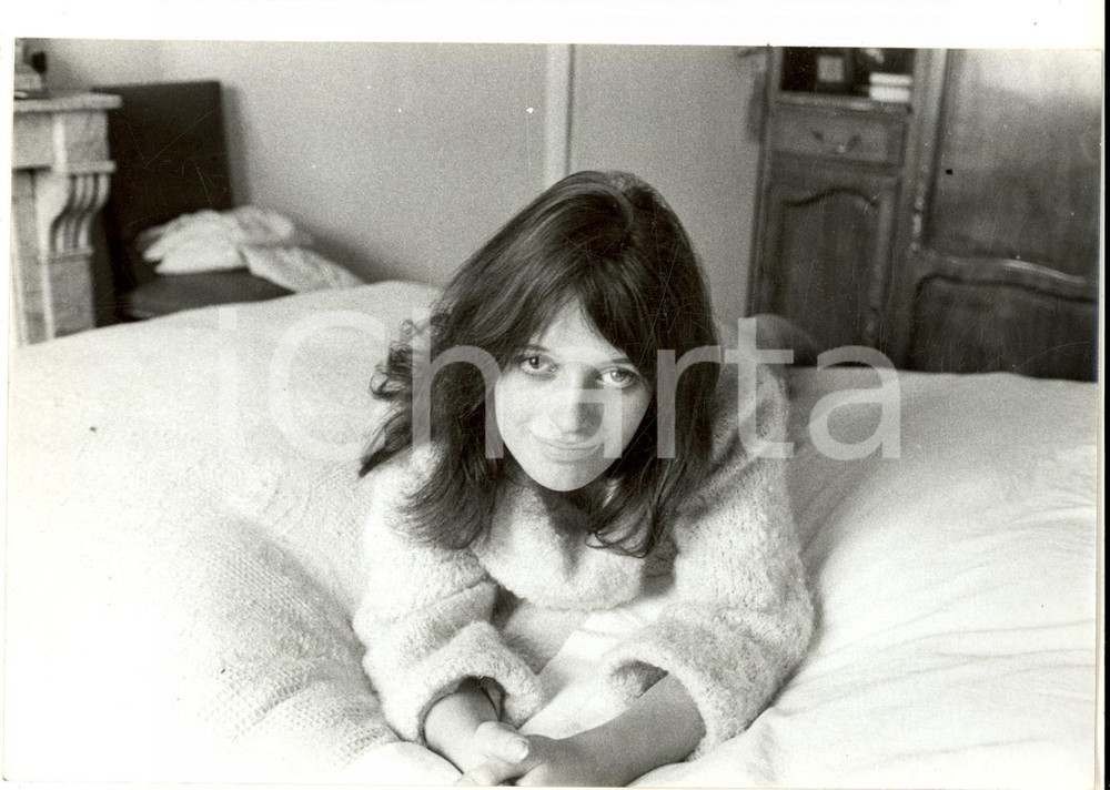 Fotografia d epoca originale 1960 ca FRANCE Ritratto dell attrice WILHELMINE sul letto Foto12x18 cm 1