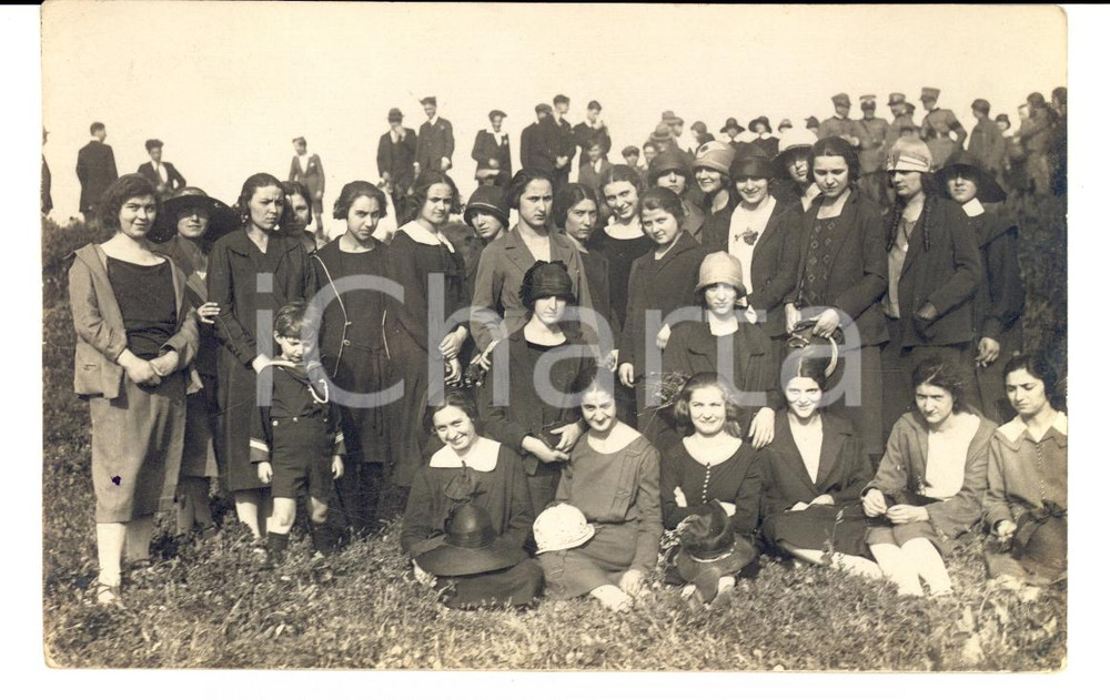 Fotografia d epoca originale 1920 ca ALESSANDRIA Studentesse delle Magistrali nei campi alla CITTADELLA Foto 1