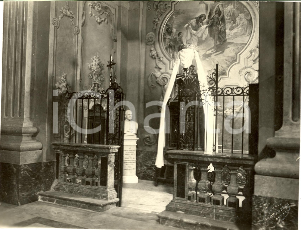 Fotografia d epoca originale 1936 DESIO MB Il fonte battesimale di PIO XI al Duomo 1