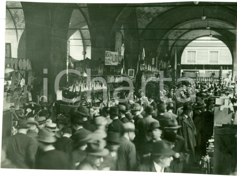 Fotografia d epoca originale 1933 MILANO Veduta Mostra Giocattolo LOGGIA MERCANTI Fotografia 1