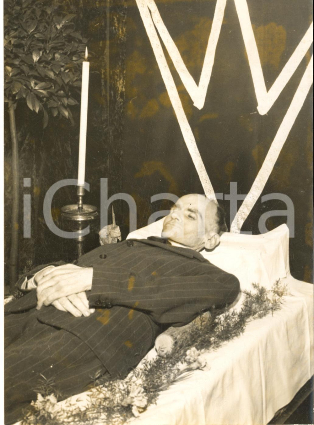 1956 MILANO Il pittore Filippo DE PISIS sul letto di morte - Foto 13x18 cm